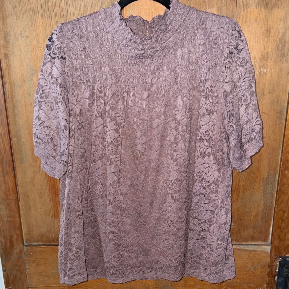 Cable & Gauge Elegant Lace Women’s Top in Mauve